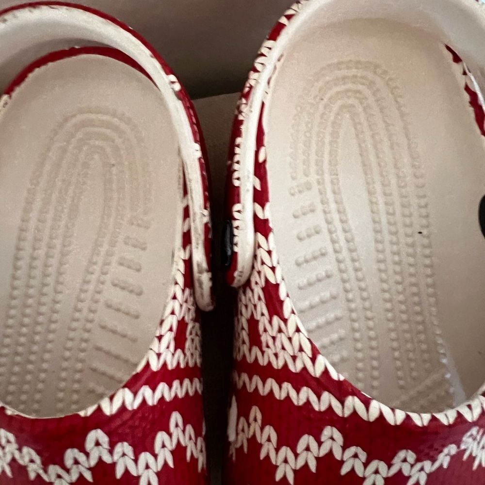 Crocs Red sweater Patterned Clogs w-4 - Picture 3 of 9